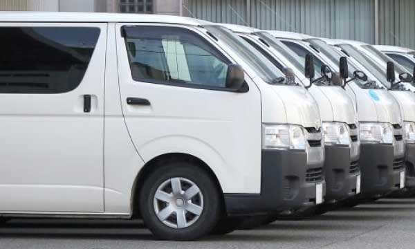 個人にも法人にも対応 法人車両のご相談風景